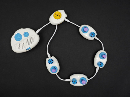 A photo of a Code Jumper program containing four Play pods, one Loop pod, and four Constant plugs.