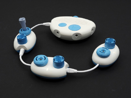 Photo of a Code Jumper program with three Play pods connected, one after the other, to the Hub at Port 1.